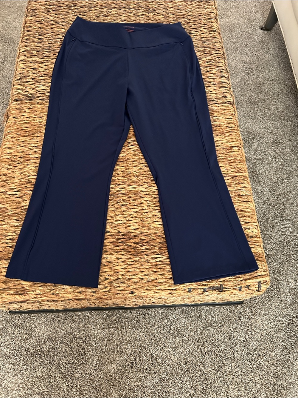 Kinona Navy Cropped Straight-Leg Active Pants